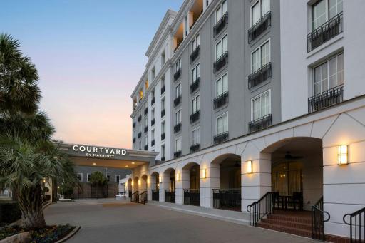 Courtyard by Marriott Charleston Historic District - Housity