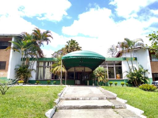 OYO Del Verde Hotel - Housity