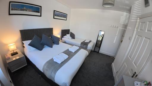 Oakhurst Gatwick and holiday parking five pounds per day and transport between six am and midnight until June - Housity