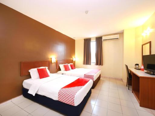 Super OYO 447 Comfort Hotel Meru - Hizvo