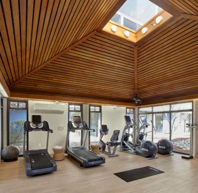 DoubleTree by Hilton Hotel Berkeley Marina - Housity