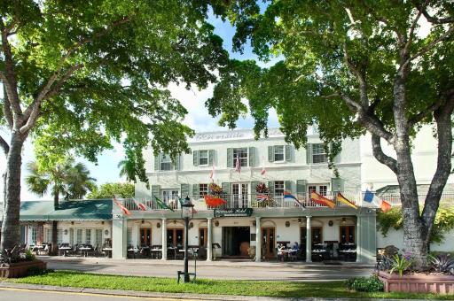 Riverside Hotel - Housity