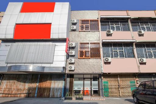 OYO 2720 Sutomo Inn - Housity