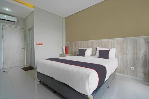 Capital O 1898 Louise Place - Housity