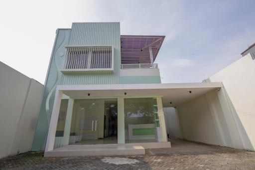 OYO 2753 Irma's Residence - Housity