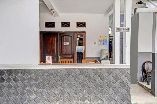 OYO 90405 Penginapan Sasti Kuningan - Hizvo