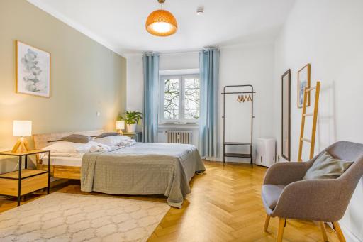 cruwzo I Spacious 3 BR with WiFi Kitchen Games - Housity