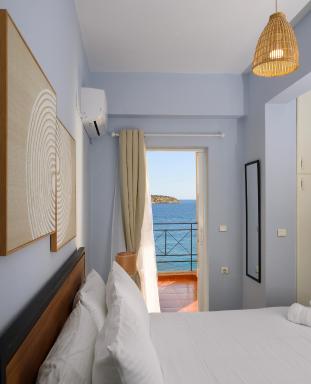 Beachfront Kalokairi Apartment - Housity