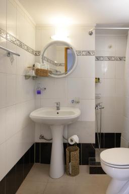 Beachfront Kalokairi Apartment - Housity