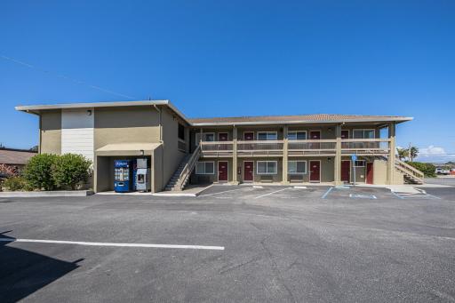 Coastal Valley Inn - Housity