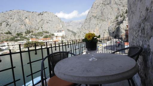 City & River View Apartment - Housity