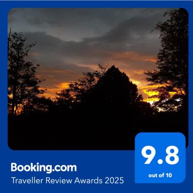 Rose & Stream Retreat - Housity