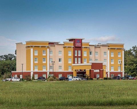 Comfort Suites near Tanger Outlet Mall - Housity