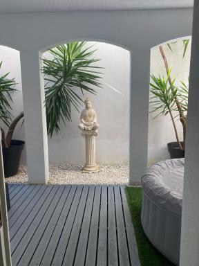 loue appartement 40 m2 Avec son patio jacuzzi - Housity