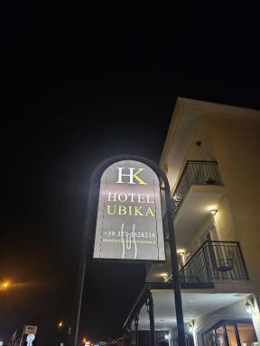 Ubika Hotel - Housity