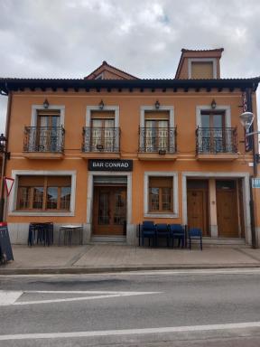 Hostal Restaurante Bar Conrad - Housity