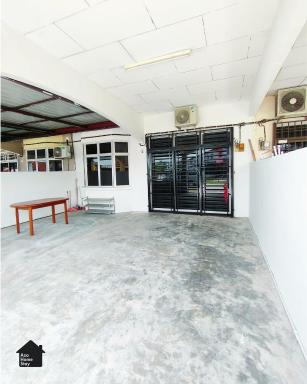 Azo Homestay Parit Raja - Housity