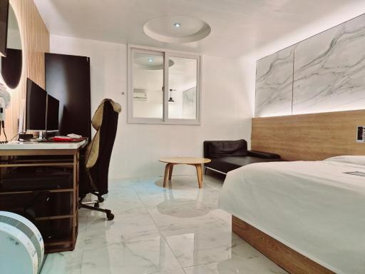S Hotel - Housity