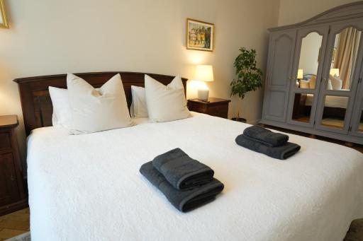Apartments in Historic Center, Quiet Area, AC - Housity