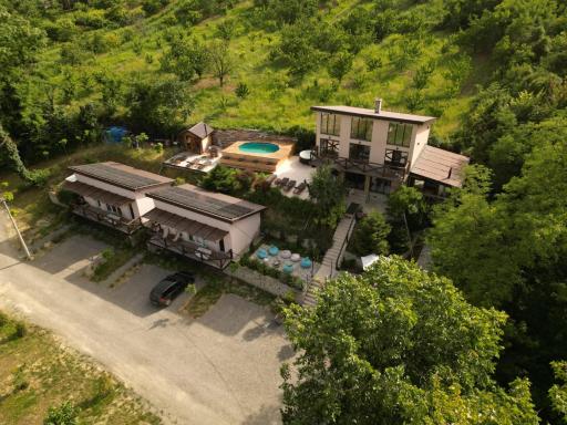Bora kuće na reci - Housity