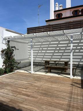 Sunshine Patio Getaway - Housity