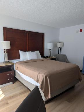 Radisson Hotel Denver Central - Housity