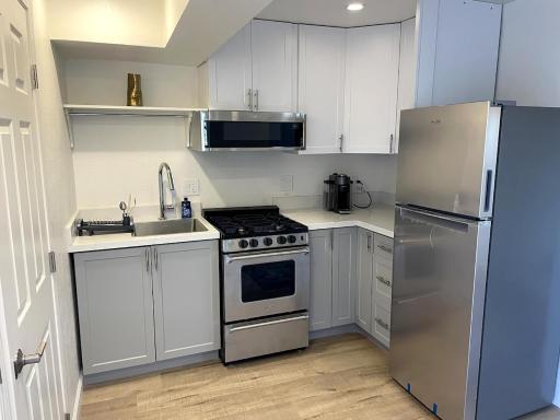 Modern 1-Bedroom Cozy Retreat - Housity