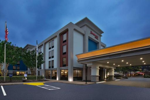 Hampton Inn Memphis Poplar - Housity