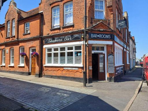 Shakers Inn - Housity