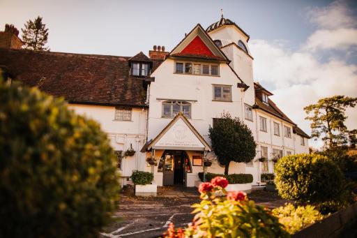 The Devil's Punchbowl Hotel - Housity