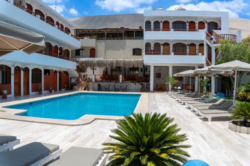Hotel Curasi - Housity
