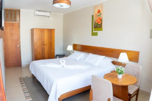 Hotel Curasi - Housity