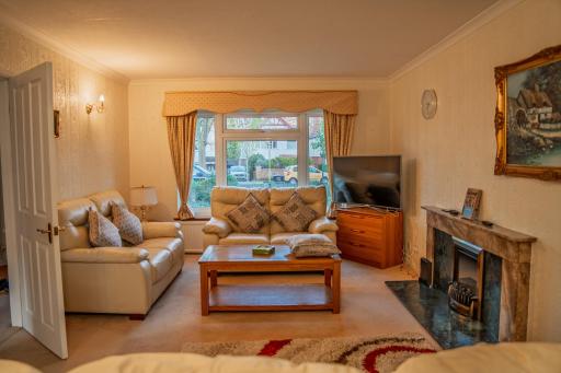 Farnborough Stay - 5 Bedroom - Housity