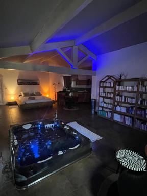Lofts avec Jacuzzi privatif - Spa Romantique - Bouzigues - Housity