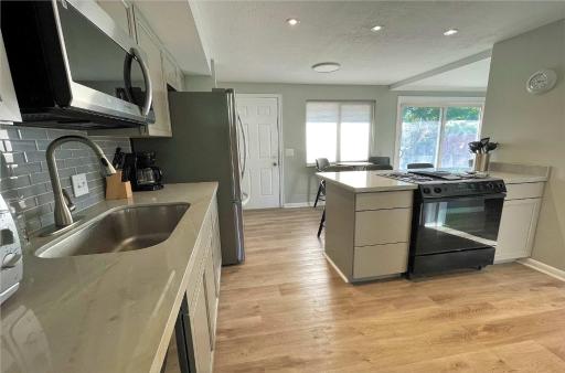 7-Bedroom Home with Views of the Rocky Mountains - Housity