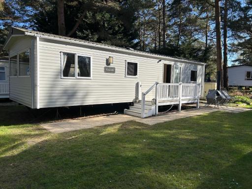 Woodlands Retreat Caravan - Housity