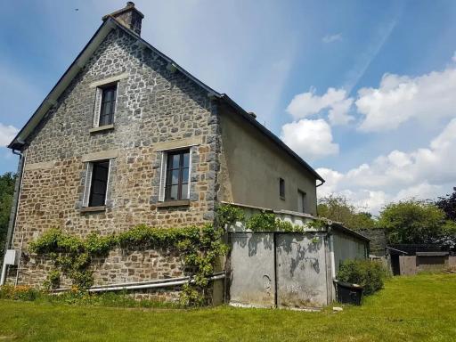 Maison de charme à Québriac avec jardin clôturé - Hizvo