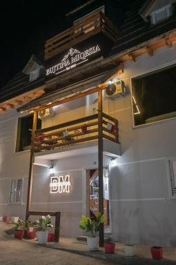 Bujtina Miqesia - Housity