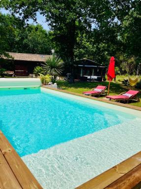 House de la Canopée, Swimming pool, Lake, Forest, large garden and WIFI - Housity