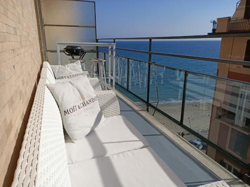 Casa di Noemi - Seafront with parking - Housity