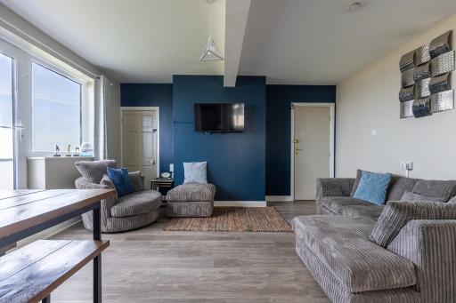 SEA VIEW - First Floor 3 bed apartment looking over Bridlington North Beach - Housity