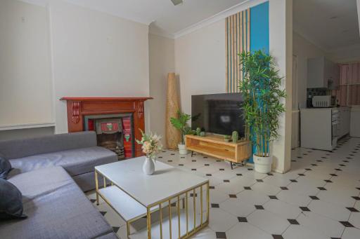 Affordable 3 Bedroom House Darlinghurst with 2 E-Bikes Included - Hizvo