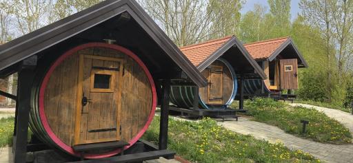 Barrels by the Lake - Housity