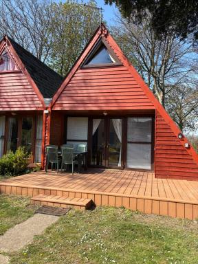 Kingsdown Chalet - Housity