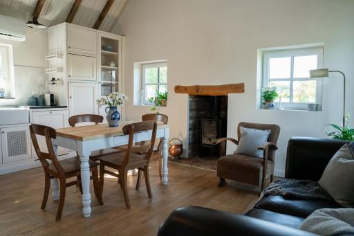 Charming Dutch Country Cottage with Private Garden - Housity