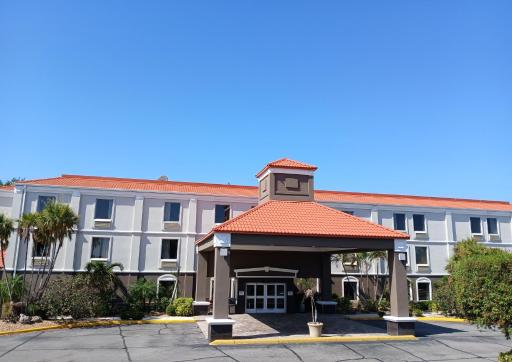 Best Western Plus Bradenton Hotel & Suites - Housity