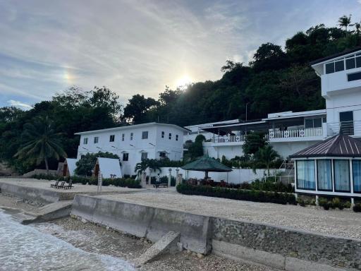 Beachfront · Private Beach Beachfront Hostel - Housity