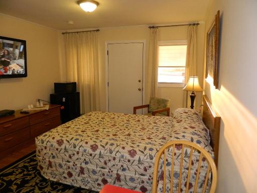 Twin Oaks Motel - Housity