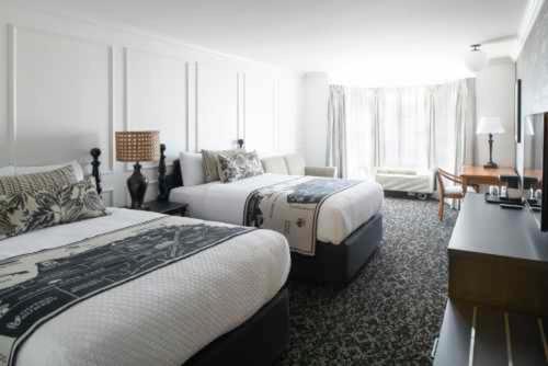 Cow Hollow Inn and Suites - Housity