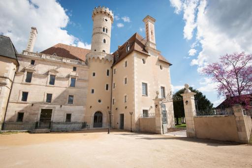 Le logis de l'abbaye de Saint Savin - Housity